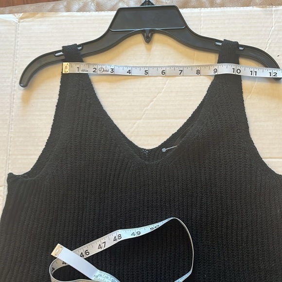 New-Banana Republic-S-black-100% linen, V-neck sweater tank top - Picture 8 of 10